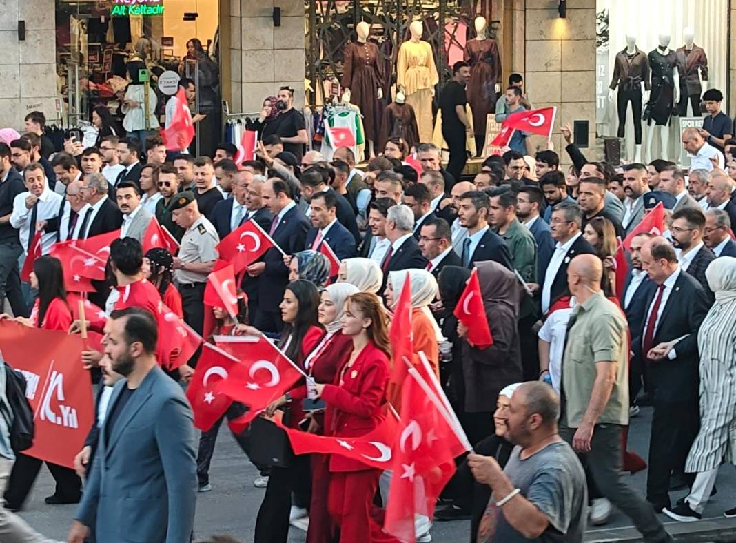 Konya'da 15 Temmuz için binler yürüdü! 9